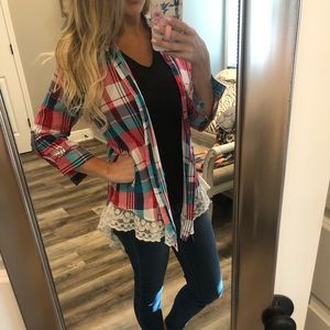 Adorable Boutique plaid pull over!